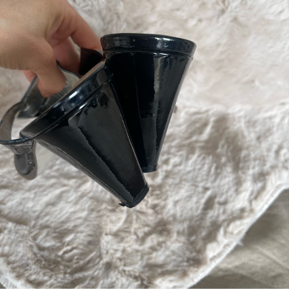 Emilio Pucci Patent Leather Thong Heels - Picture 10 of 11